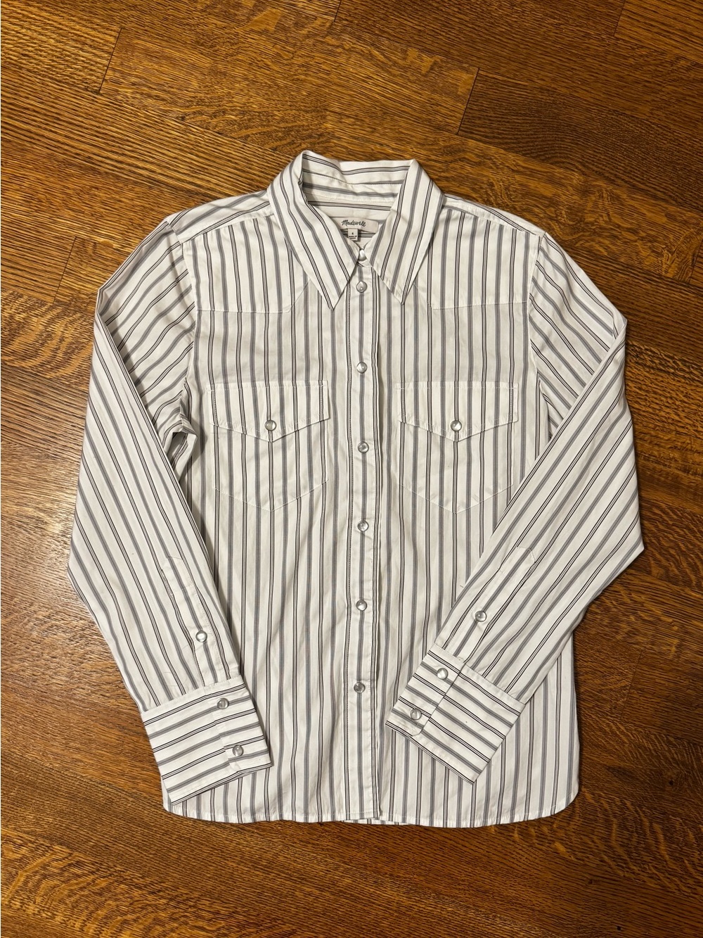 Madewell Women’s Pearl Snap Western shirt. NWOT. Size 6. 100% cotton.